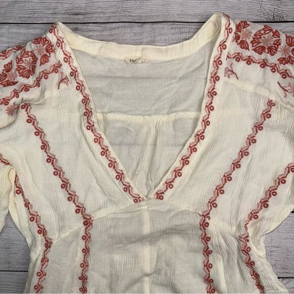 En Creme Ivory and Red V-Neck Embroidered Midi Dress with Handkerchief Hem Small - Picture 7 of 9